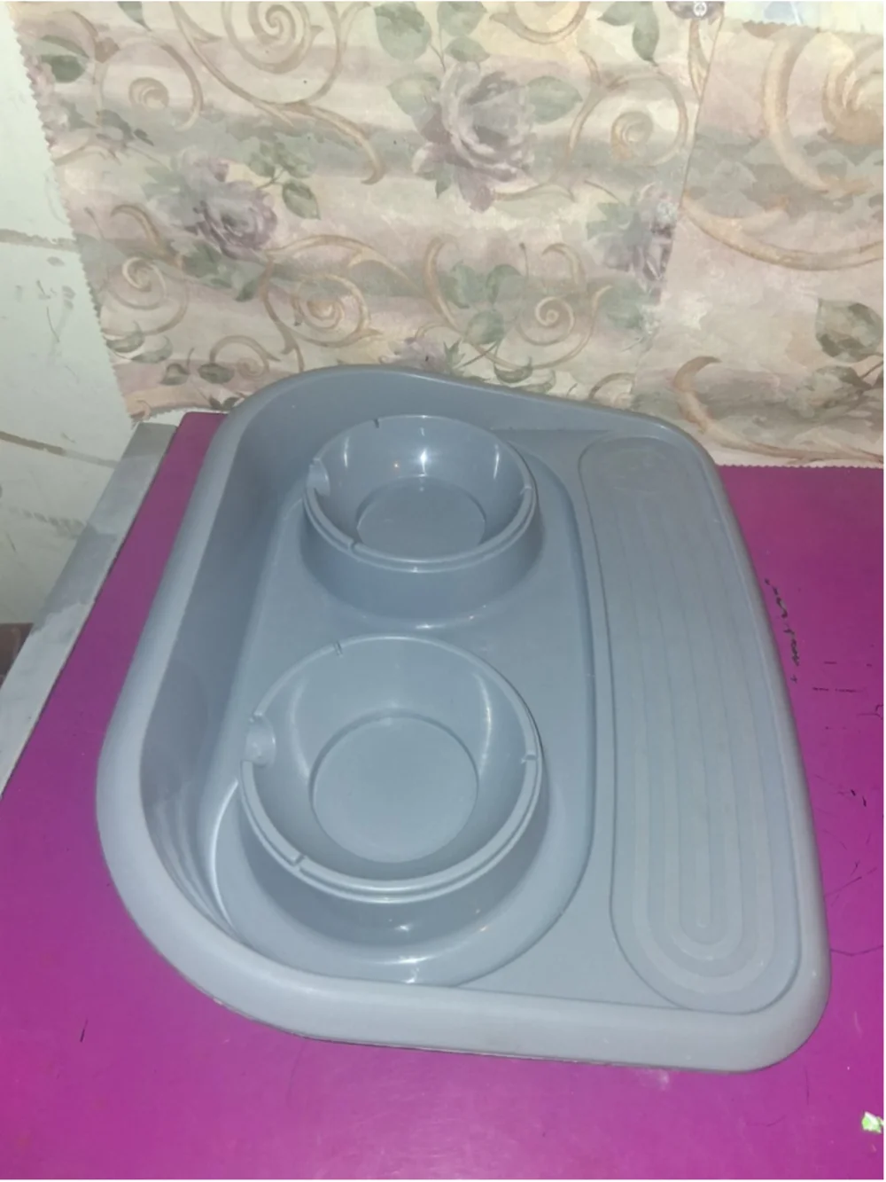 (No Bow)l Included Gray Plastic Double Non-Spill Pet Feeder Tray for Dog and Cat